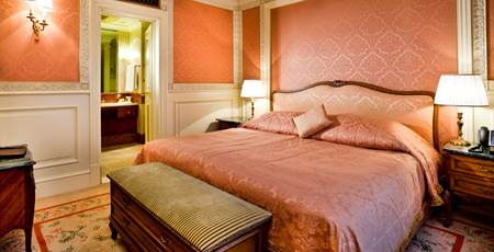 5 star luxury hotel accommodation